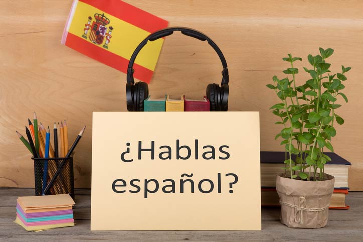 Auf einer Tafel steht geschrieben: Sprechen Sie Spanisch, hablas español?