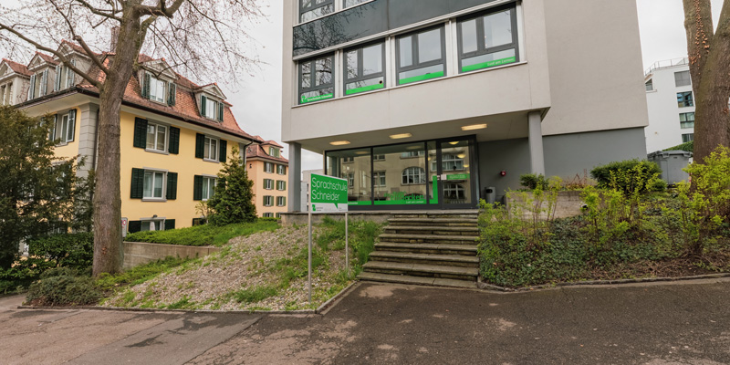 Eingang der Sprachschule Schneider in Zürich