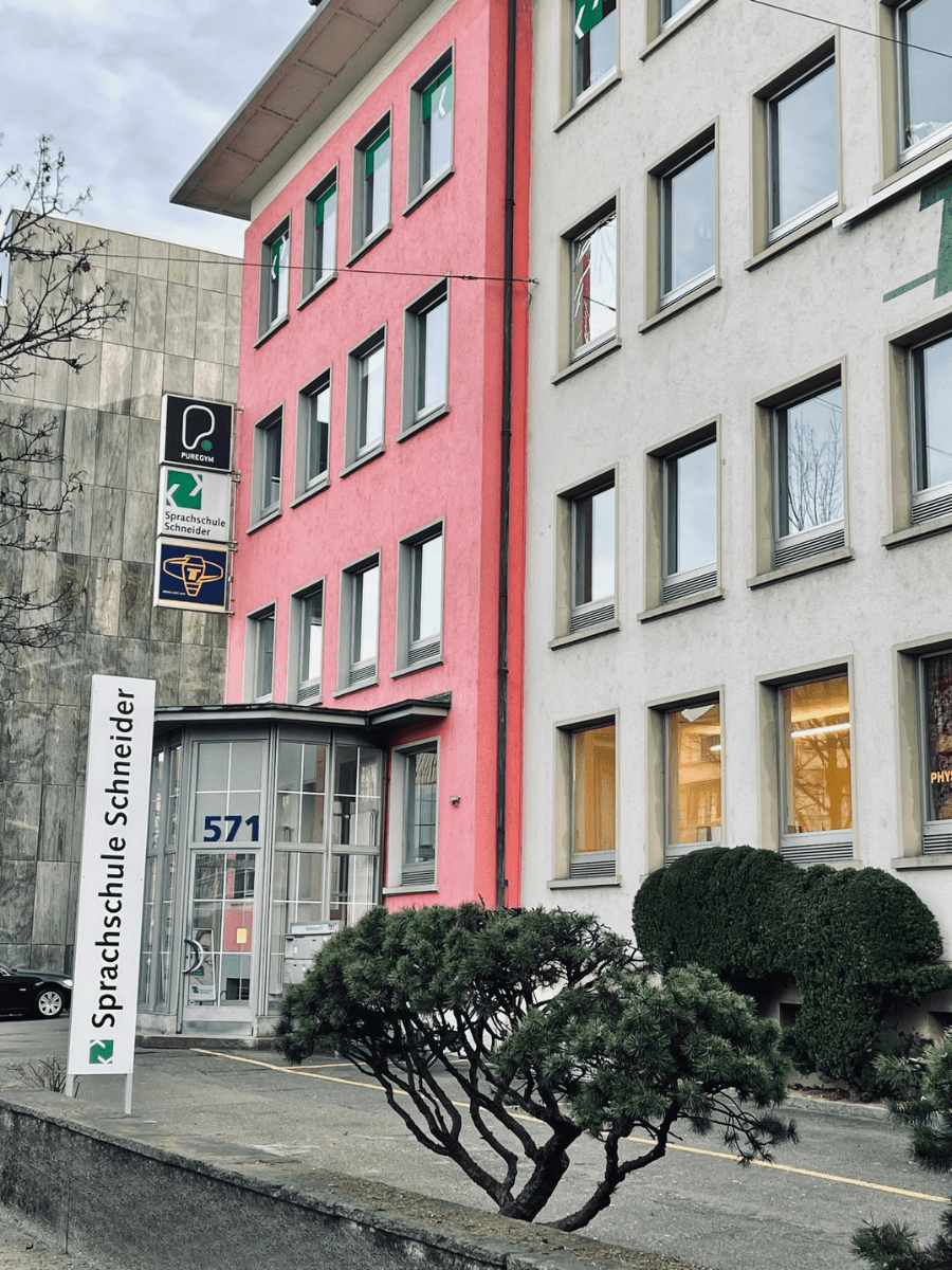 Aussenansicht der Sprachschule Schneider in Zürich Altstetten