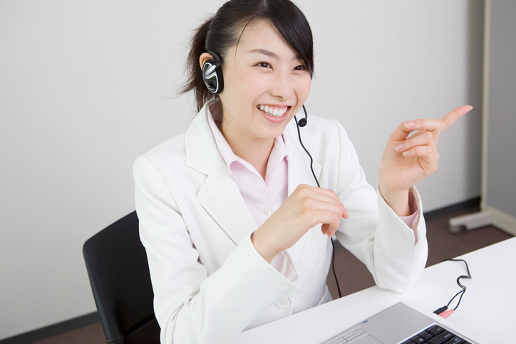 The Japanese teacher is teaching Japanese online via video conference